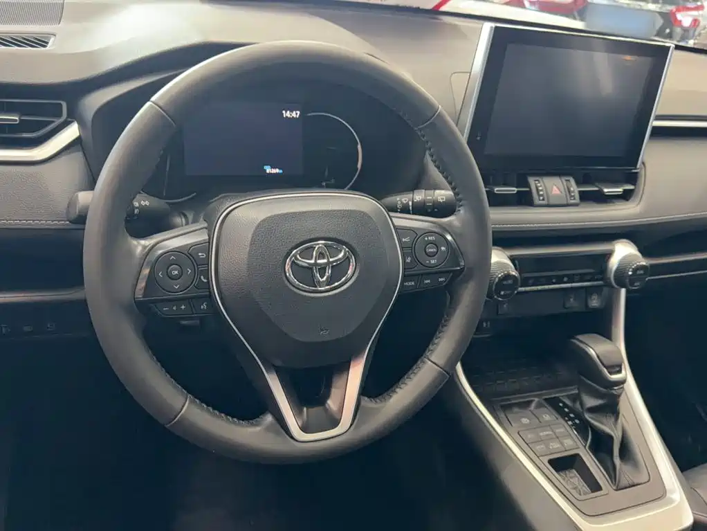 Toyota RAV4 — фото 3