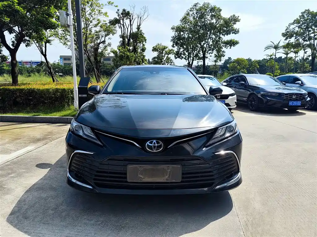 Toyota Camry — фото 2