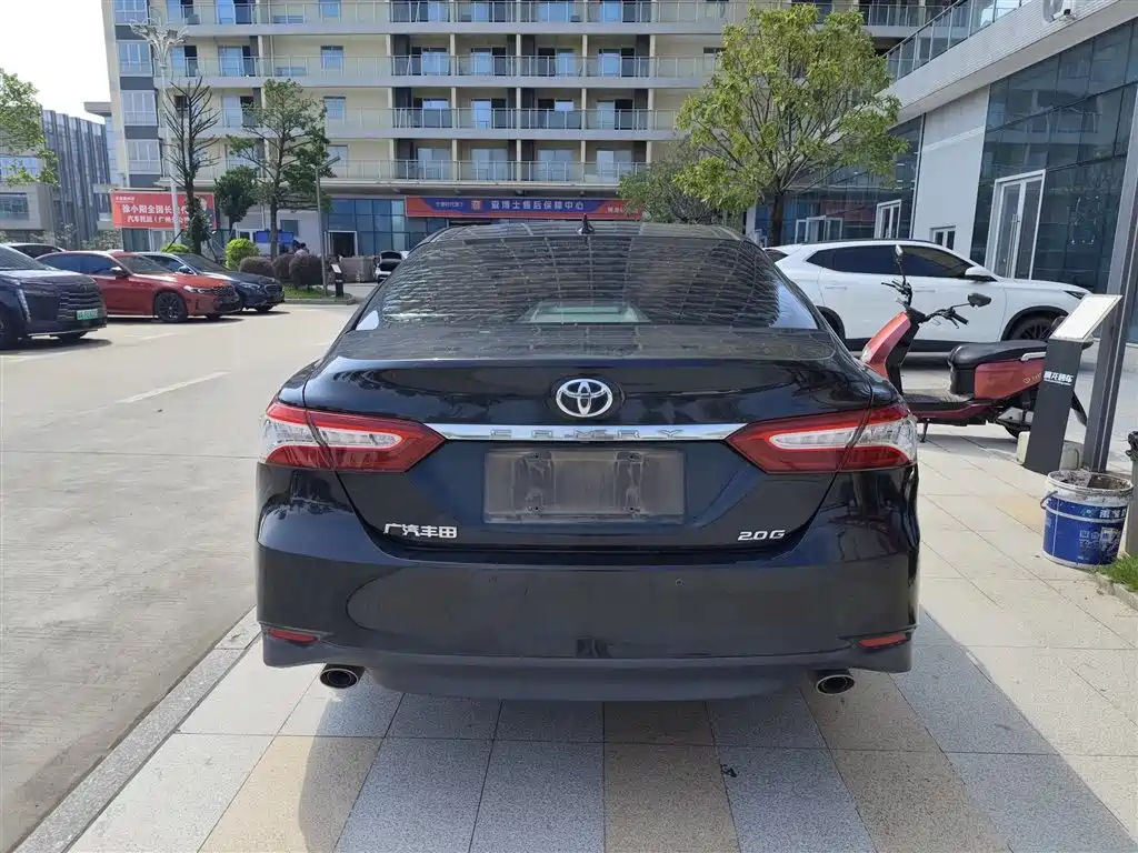 Toyota Camry — фото 8