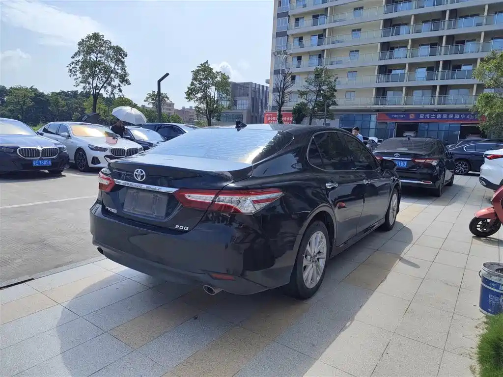 Toyota Camry — фото 9