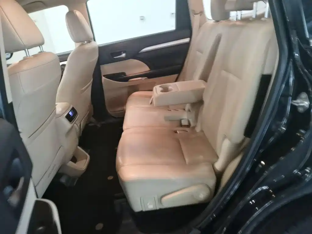Toyota Highlander — фото 17