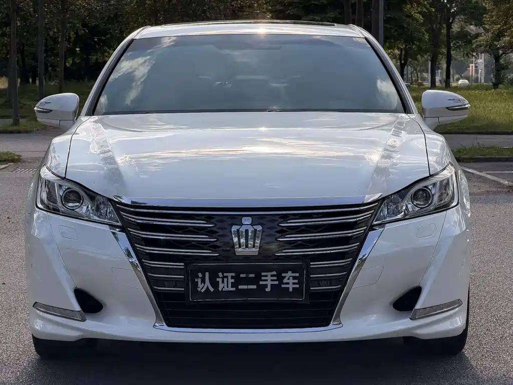 Toyota Crown — фото 2