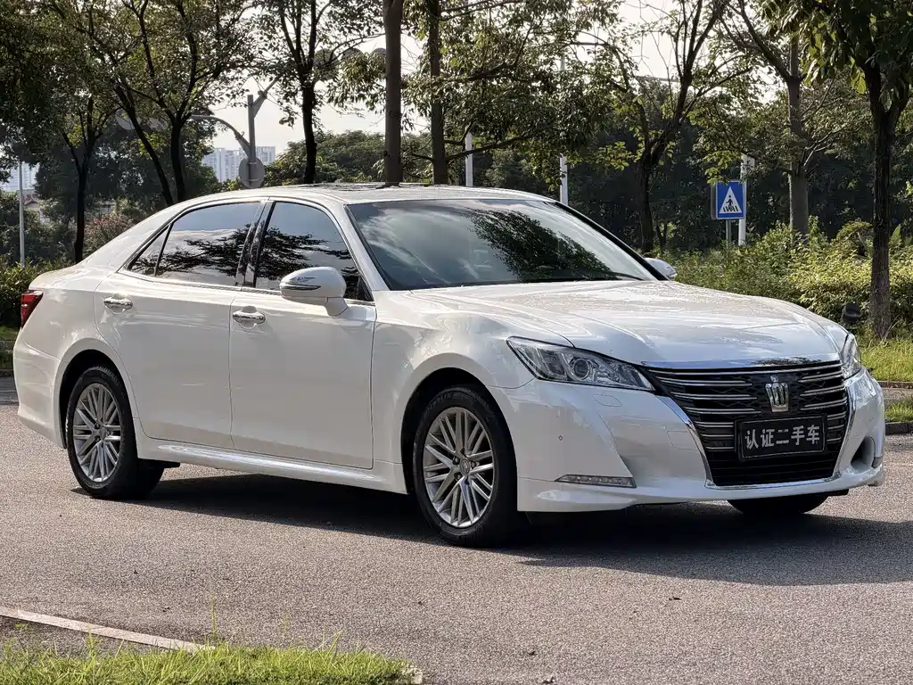 Toyota Crown — фото 3