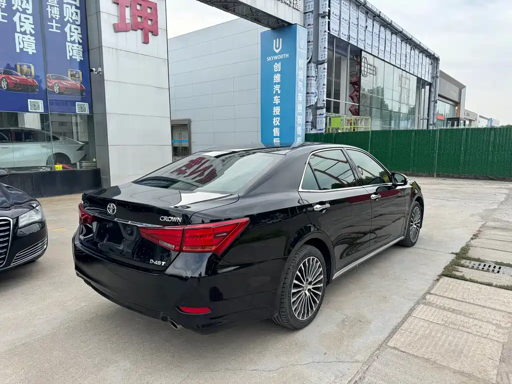 Toyota Crown — фото 10