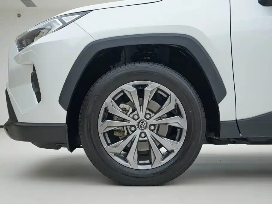 Toyota RAV4 — фото 14