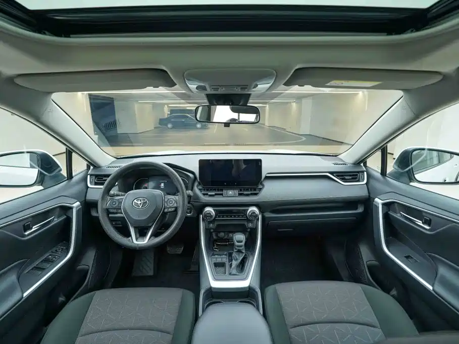 Toyota RAV4 — фото 18