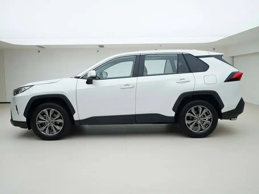 Toyota RAV4 — фото 3