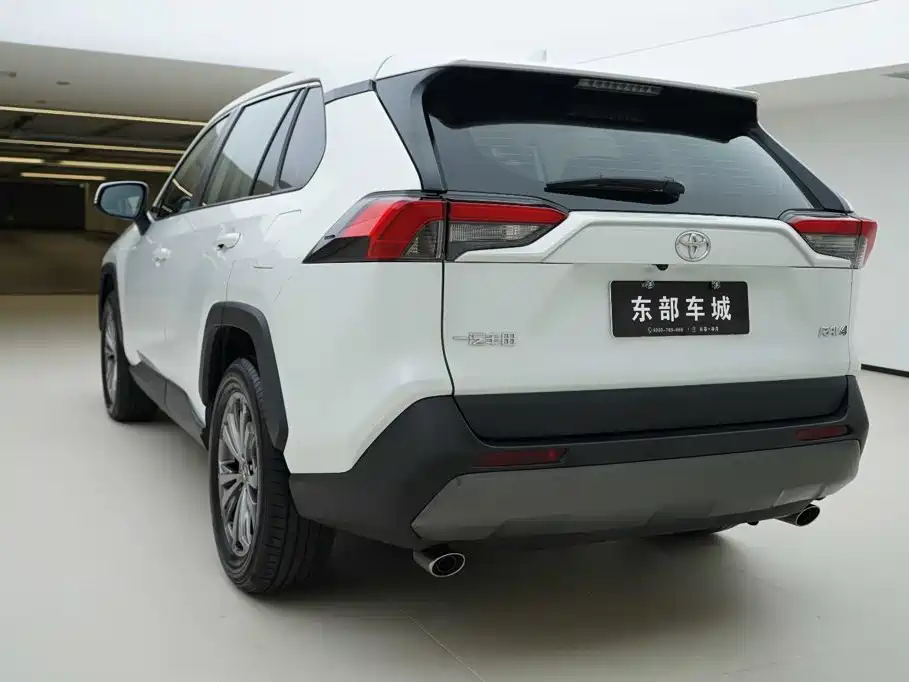 Toyota RAV4 — фото 4