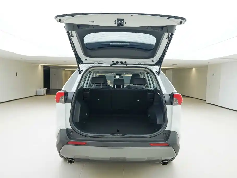 Toyota RAV4 — фото 5