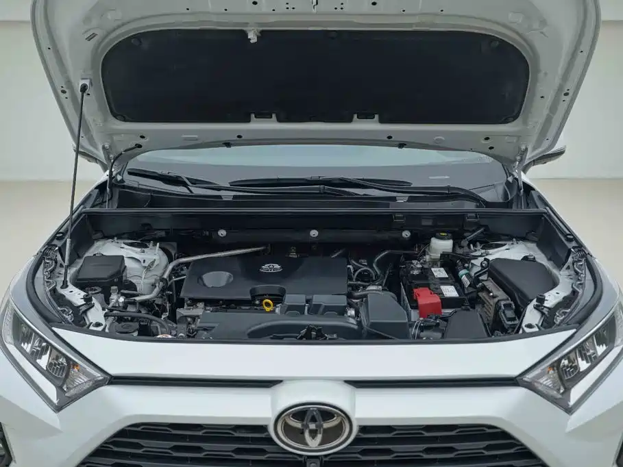 Toyota RAV4 — фото 6
