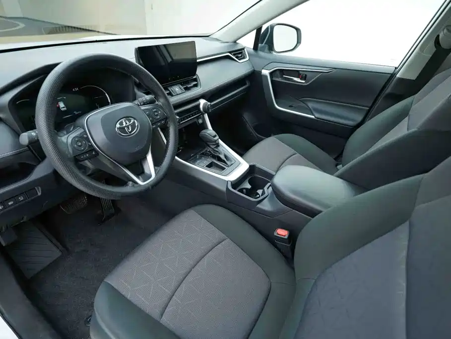 Toyota RAV4 — фото 9