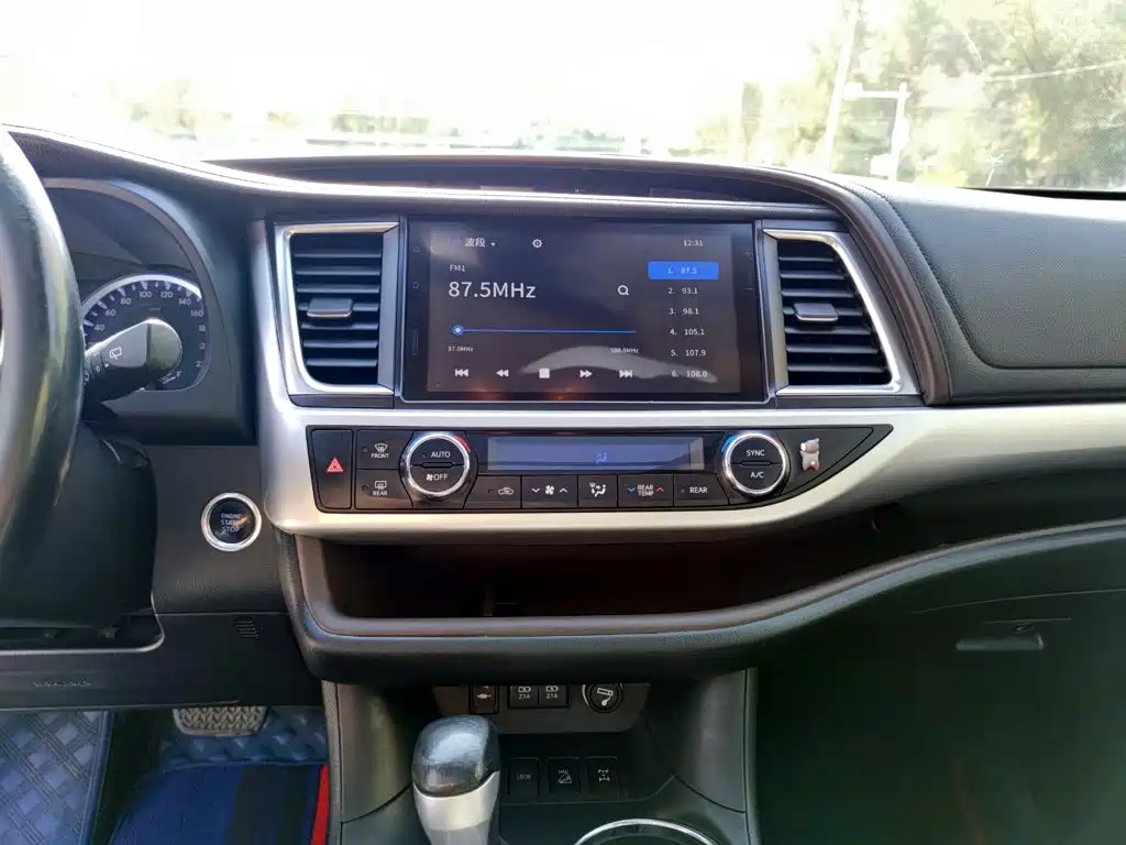Toyota Highlander — фото 13