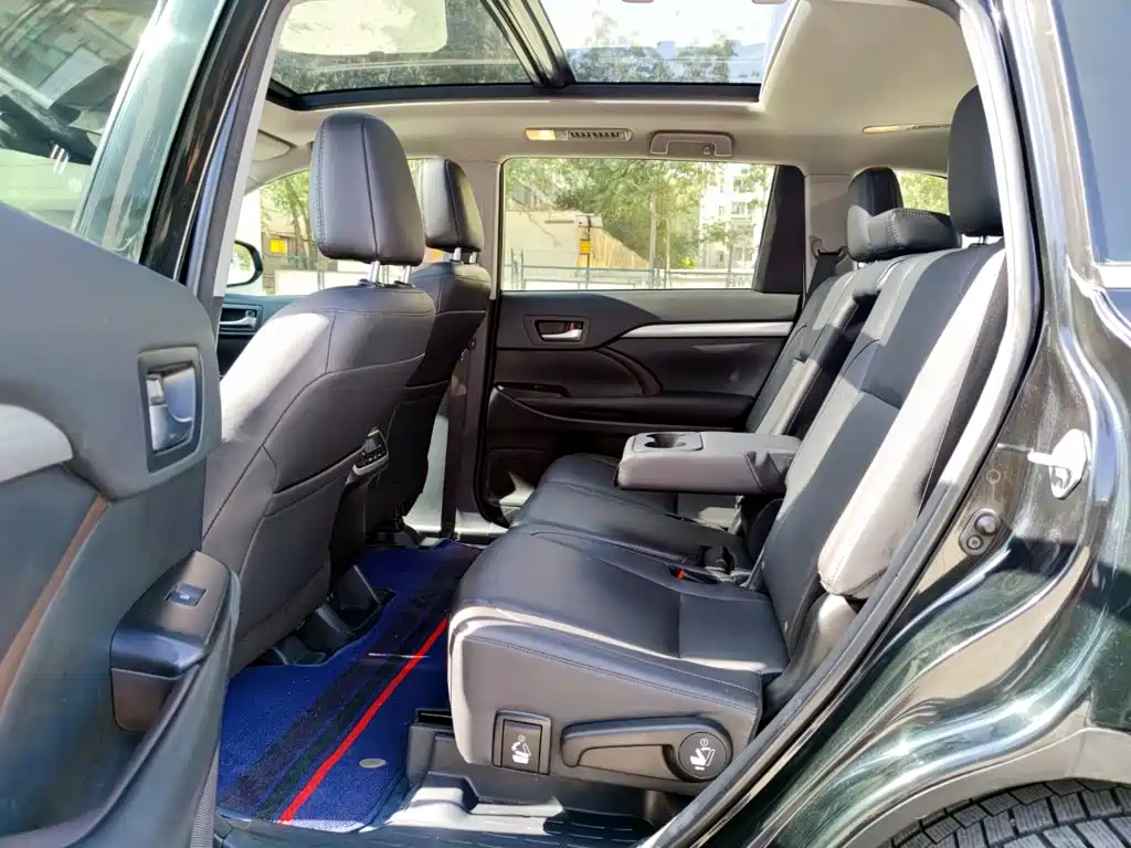 Toyota Highlander — фото 10