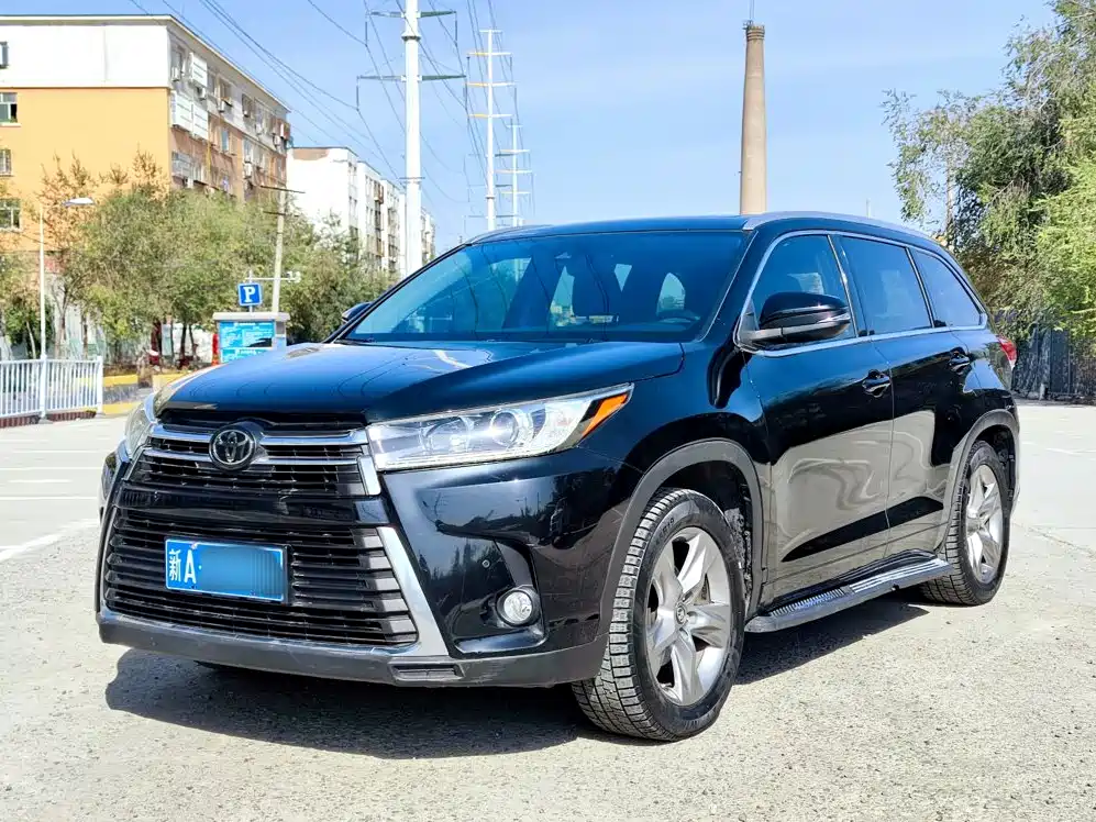 Toyota Highlander — фото 1