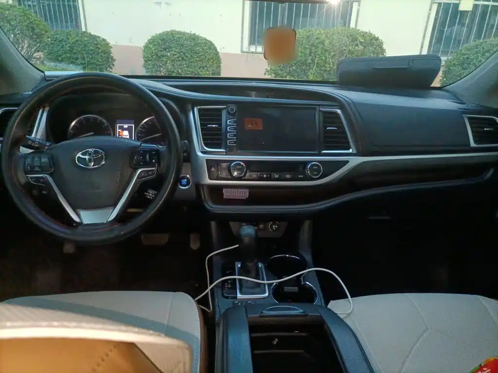 Toyota Highlander — фото 5