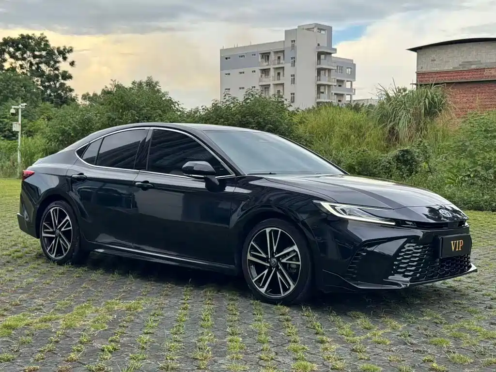 Toyota Camry — фото 3