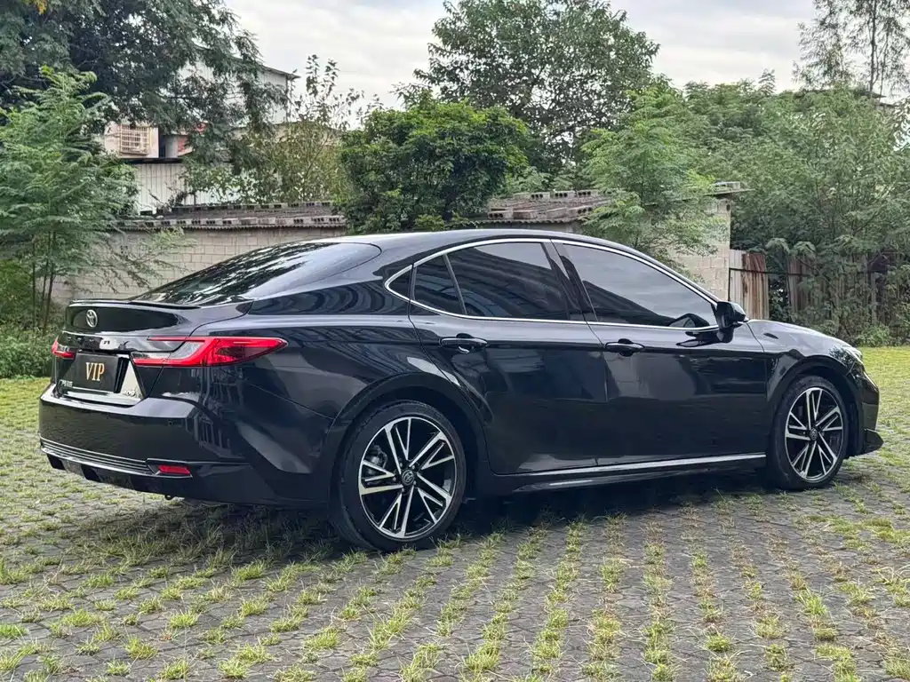 Toyota Camry — фото 4
