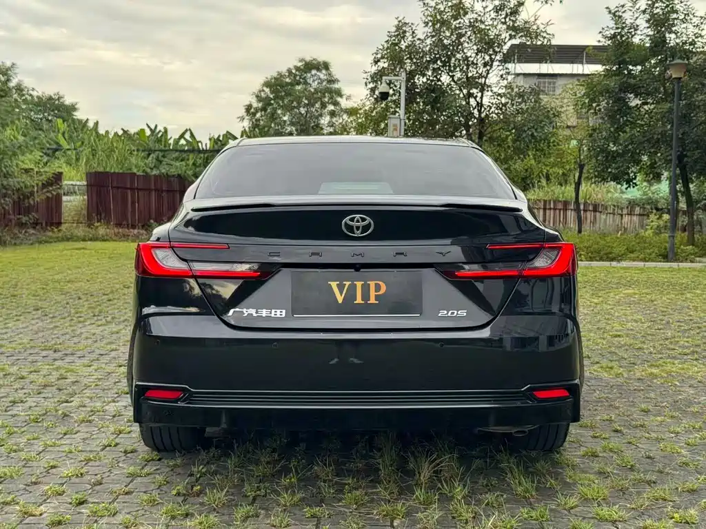 Toyota Camry — фото 5