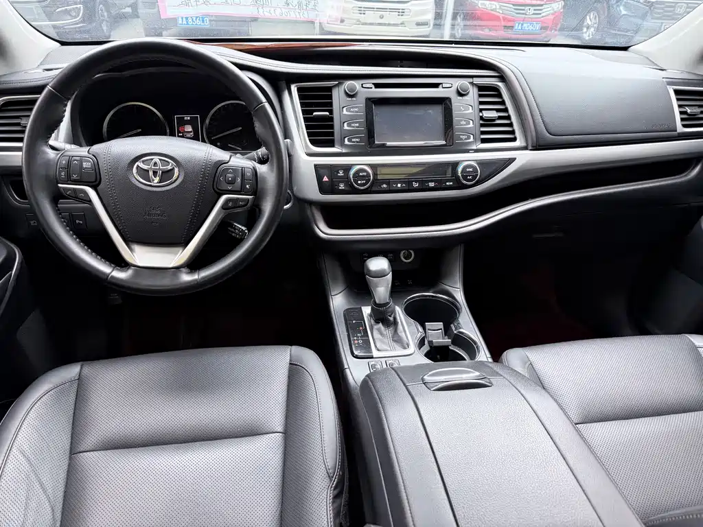 Toyota Highlander — фото 13