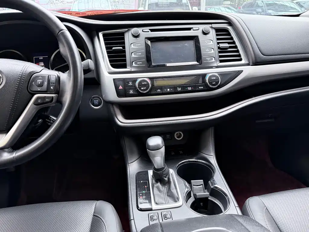 Toyota Highlander — фото 15