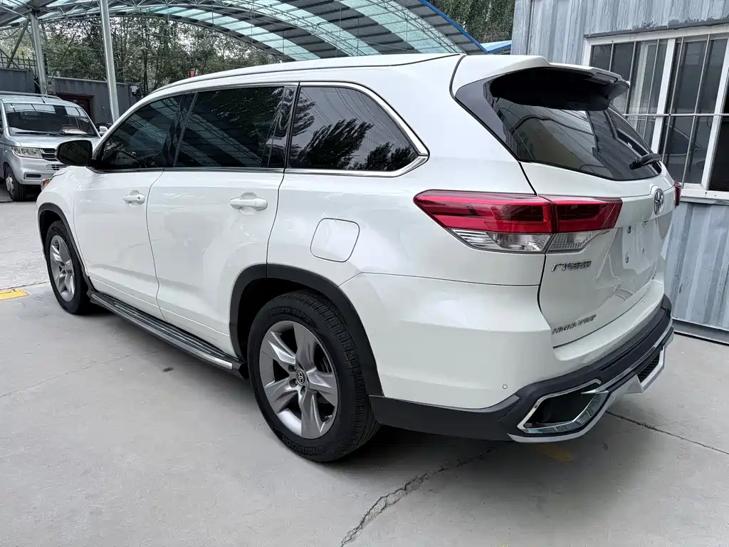 Toyota Highlander — фото 17