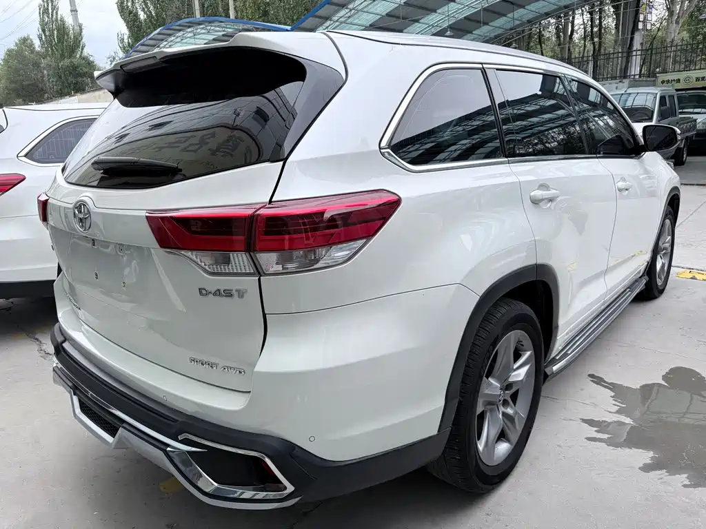 Toyota Highlander — фото 18