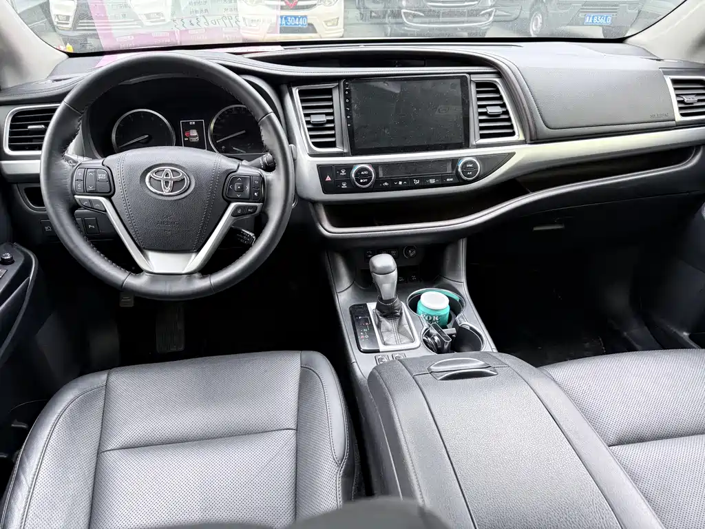 Toyota Highlander — фото 13