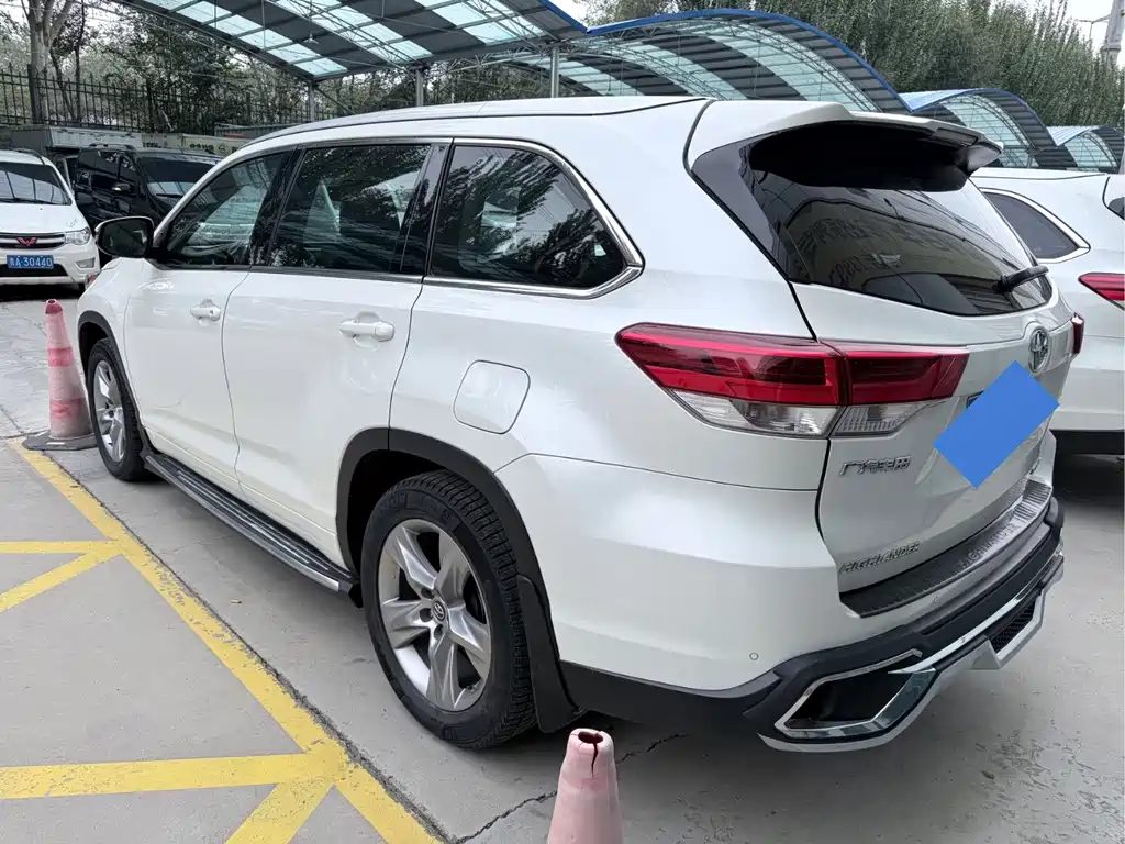 Toyota Highlander — фото 17