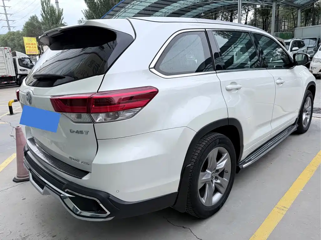 Toyota Highlander — фото 18