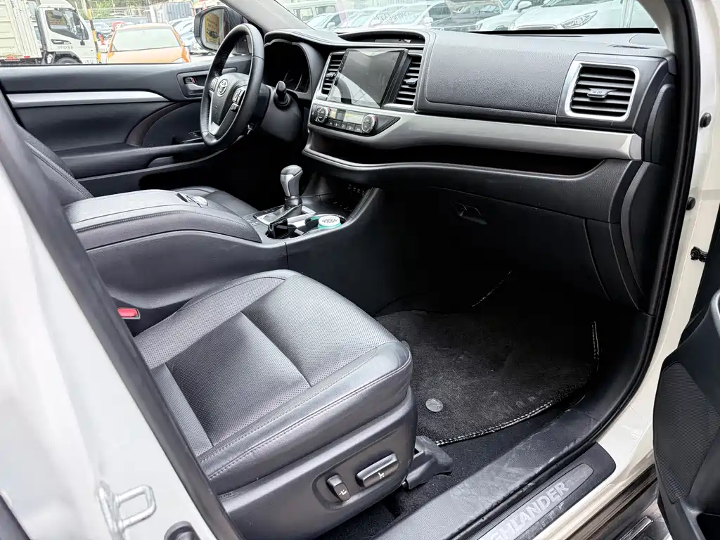 Toyota Highlander — фото 20