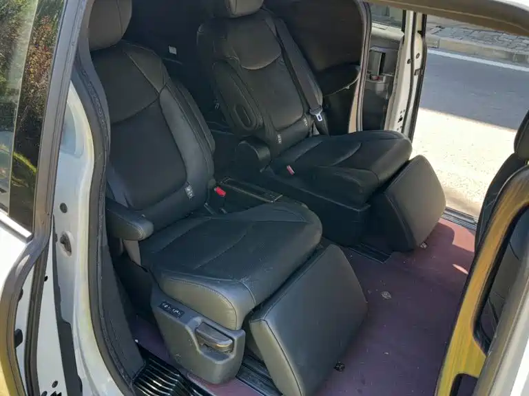 Toyota Sienna — фото 17
