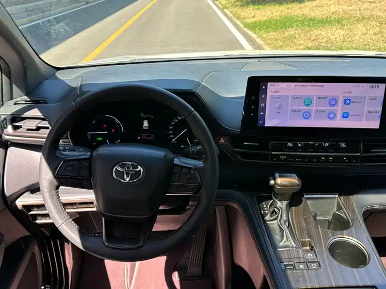 Toyota Sienna — фото 10