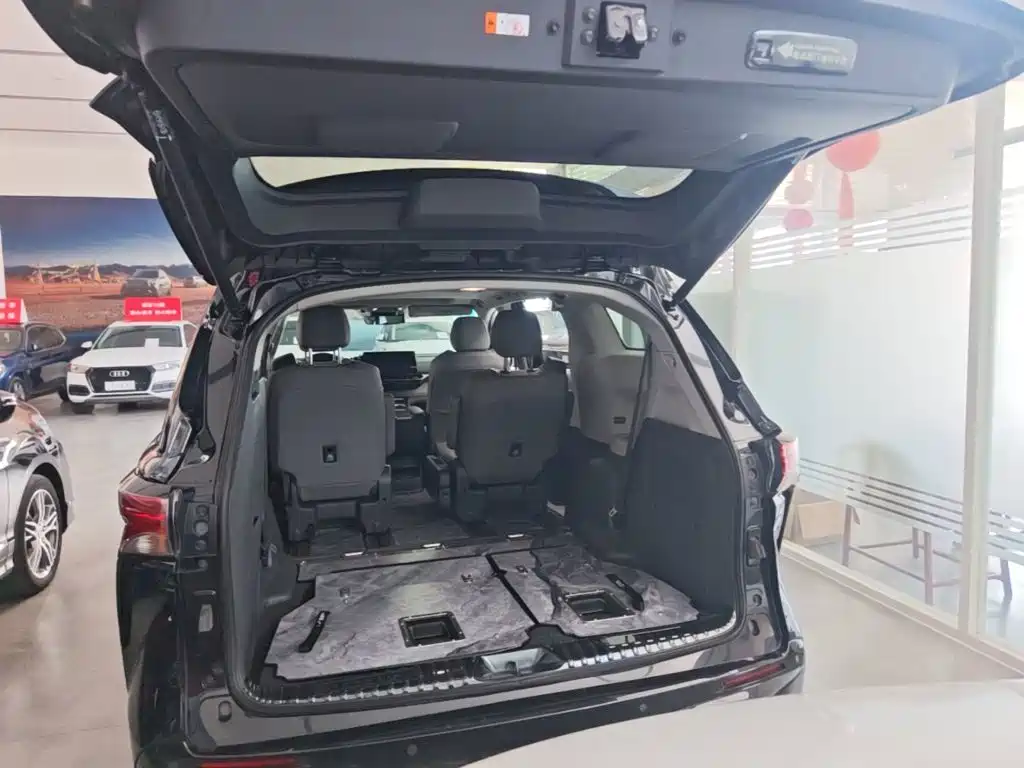 Toyota Granvia — фото 19
