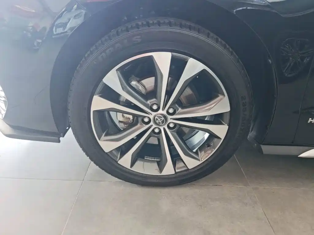 Toyota Granvia — фото 23