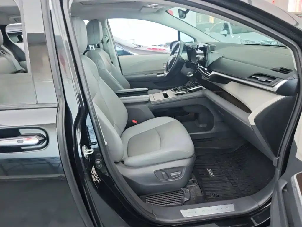 Toyota Granvia — фото 25