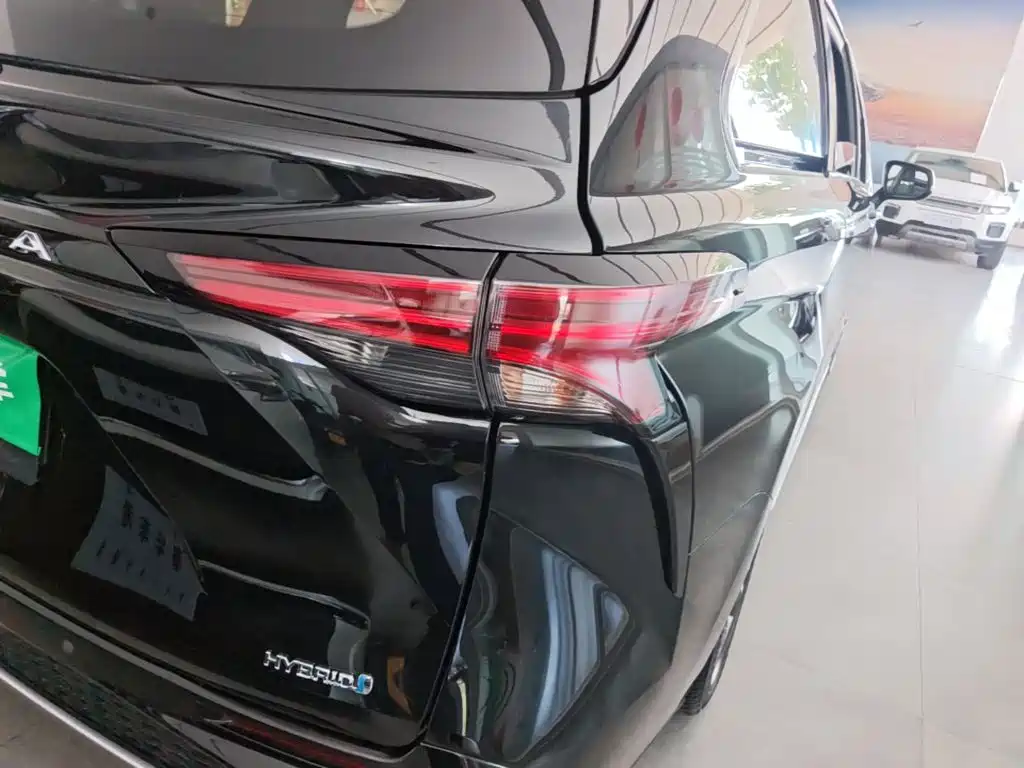 Toyota Granvia — фото 8