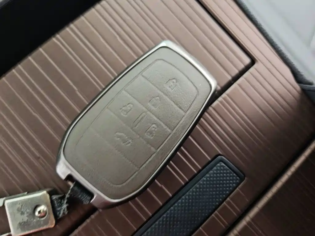 Toyota Granvia — фото 9