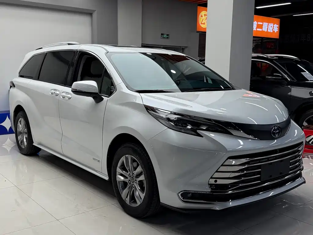 Toyota Sienna — фото 2