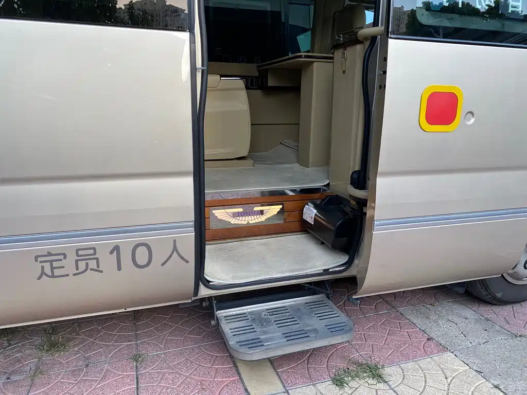 Toyota Coaster — фото 17
