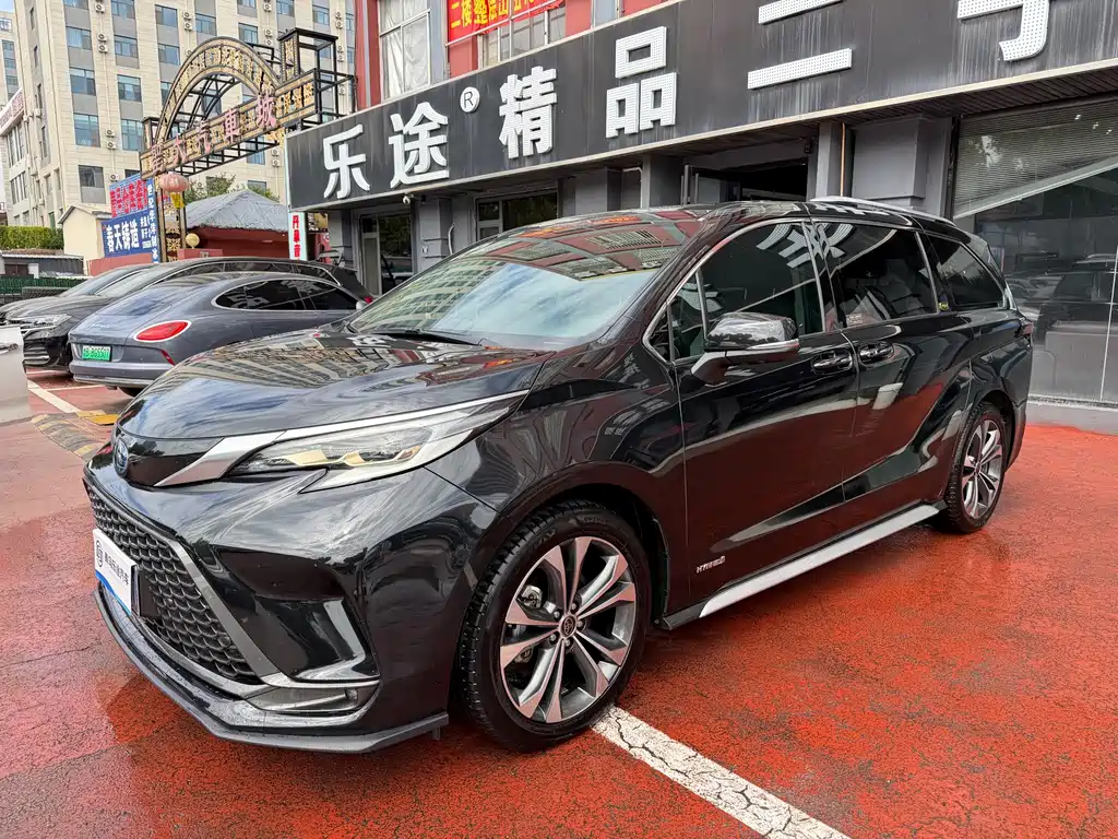 Toyota Granvia — фото 2