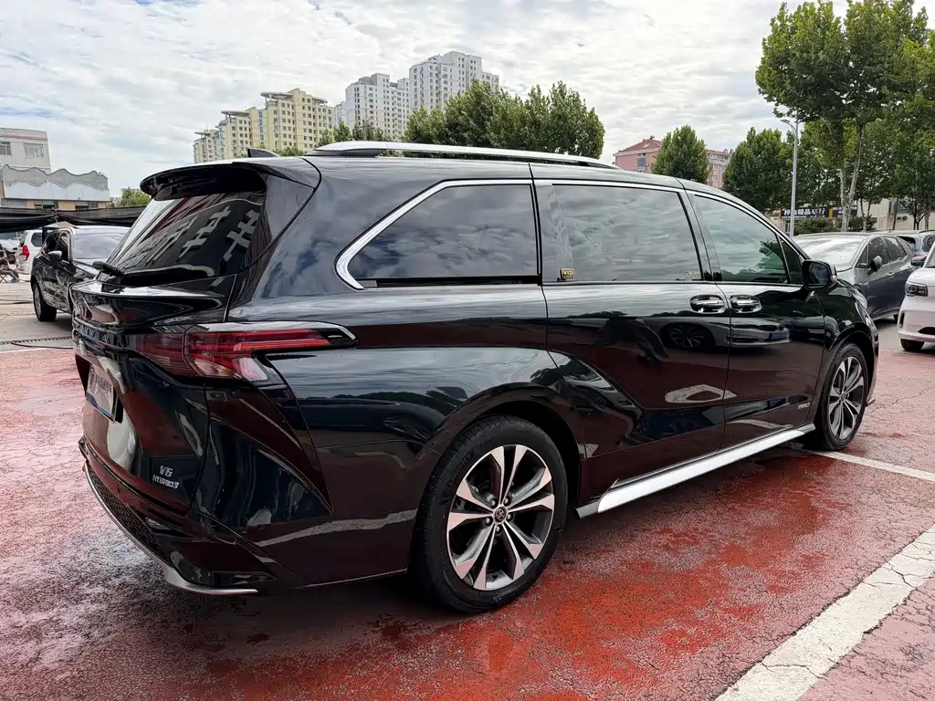 Toyota Granvia — фото 6