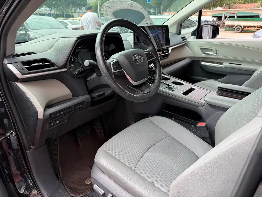 Toyota Granvia — фото 7