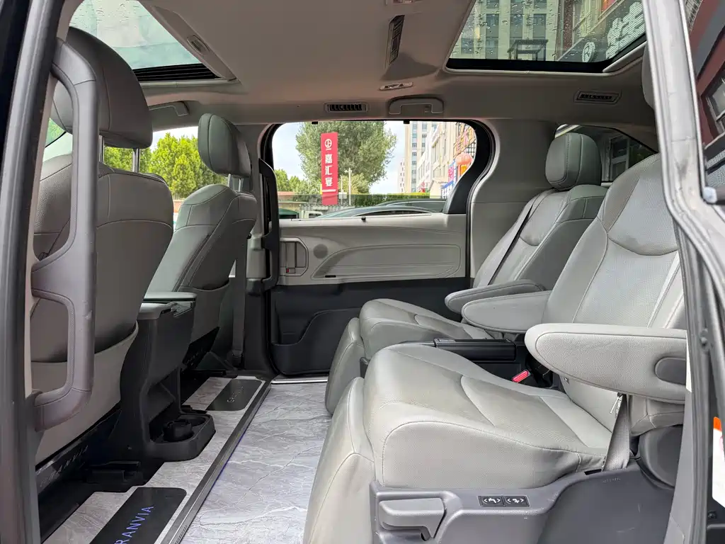 Toyota Granvia — фото 8