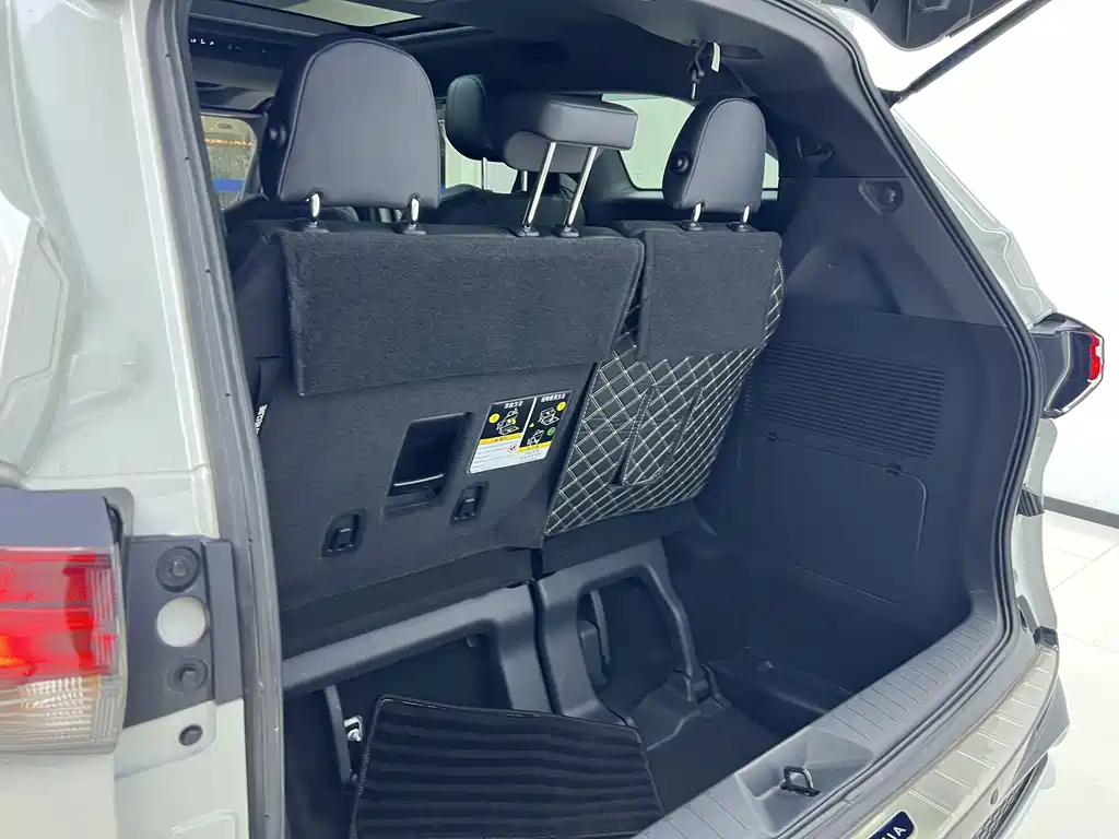 Toyota Granvia — фото 13