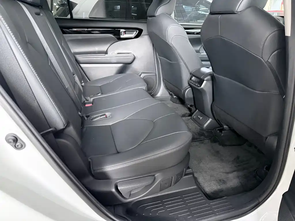 Toyota Highlander — фото 13