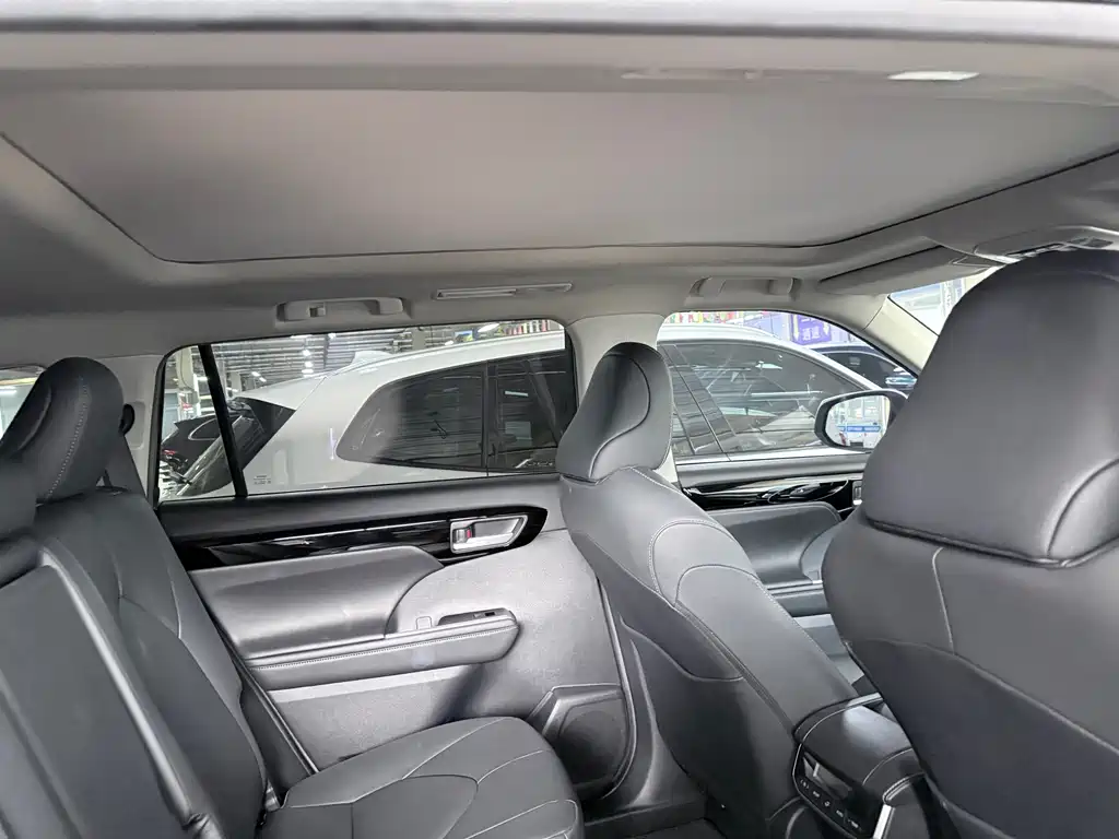 Toyota Highlander — фото 14