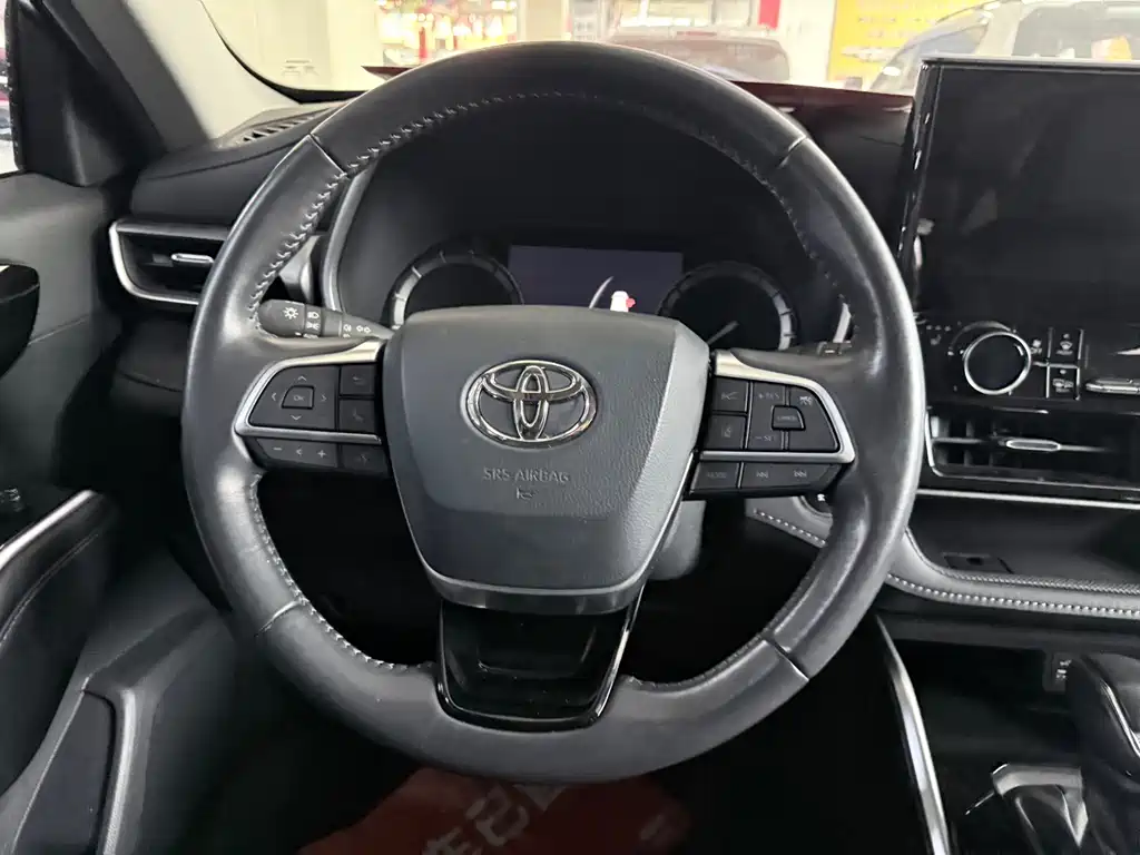 Toyota Highlander — фото 16