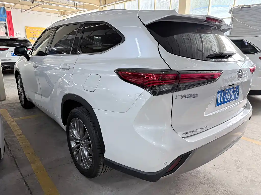 Toyota Highlander — фото 20
