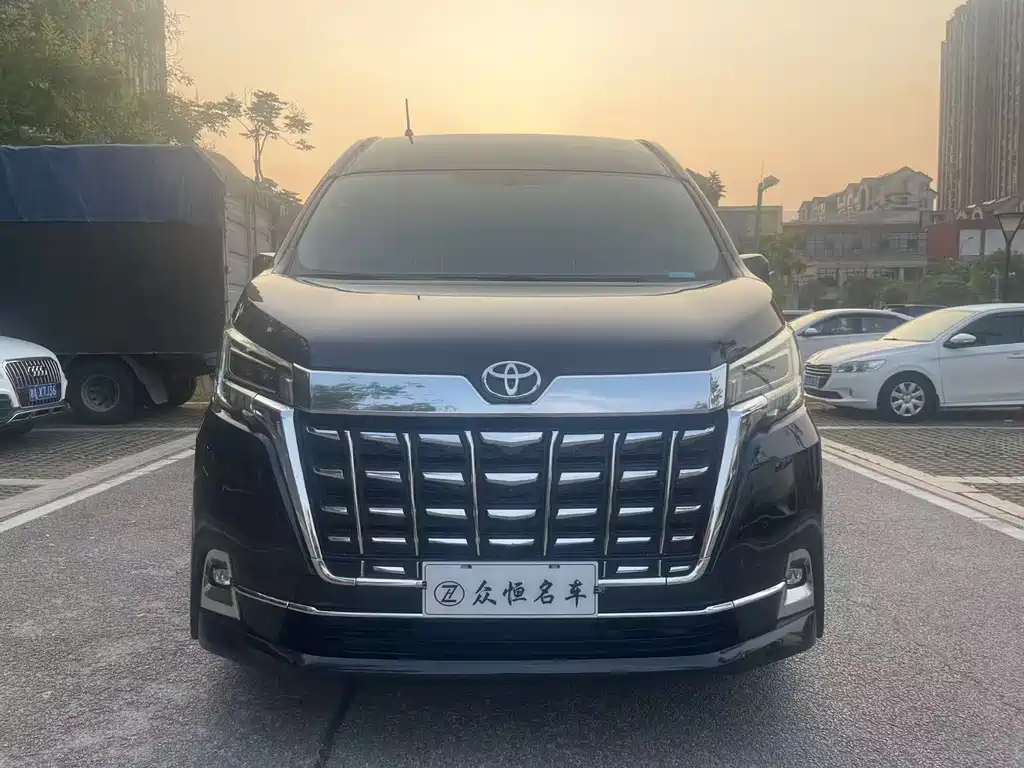 Toyota Hiace — фото 2