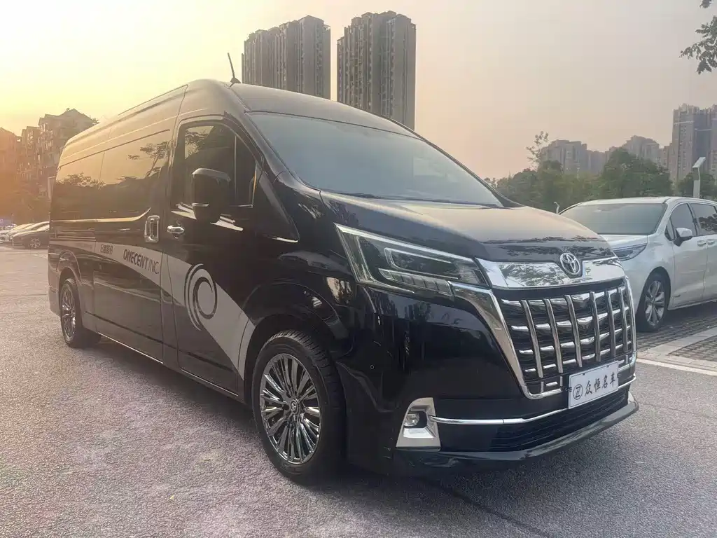 Toyota Hiace — фото 3